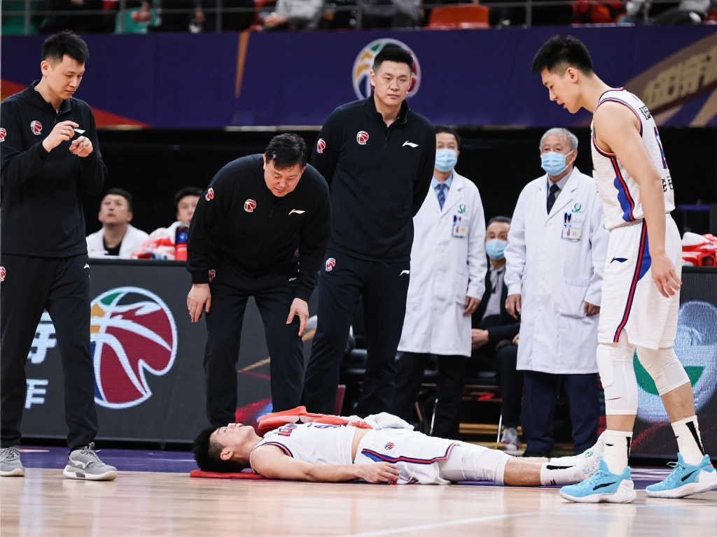 首战即伤！浓眉数周缺阵，独行侠管理层被迅速打脸